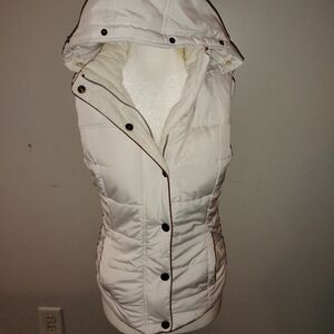 Women’s White Puffer Vest with Hood